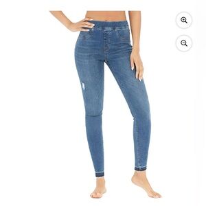 Spanx pull on ankle skinny jeans - women’s large